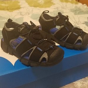 Jumping beans black saddles sz 6